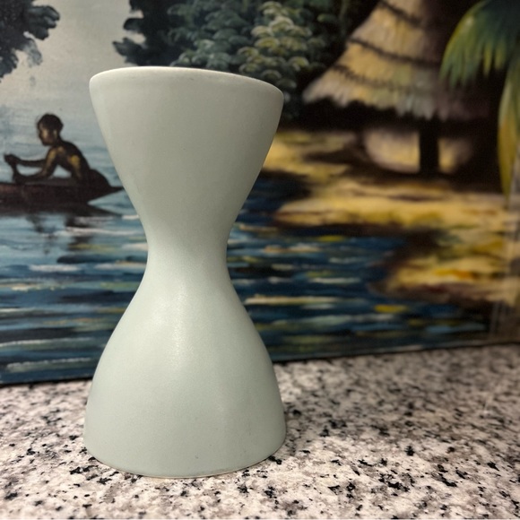 Hour Glass shaped Curvy Vase Light Blue Decor Made in Romania Vintage Pottery - Picture 4 of 10